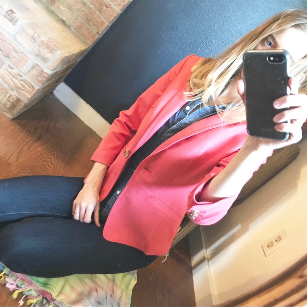 Cropped sleeve blazer